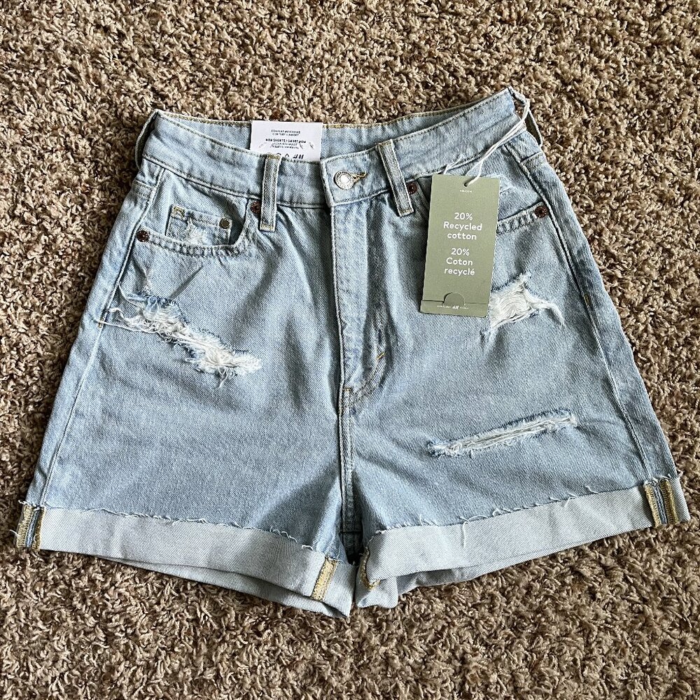 H&M Denim High Rise Mom Shorts Size 2 Light Wash Distressed  Raw Cuffed Hem